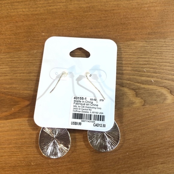 Claire's Drops Earrings set of 2 - Picture 6 of 7